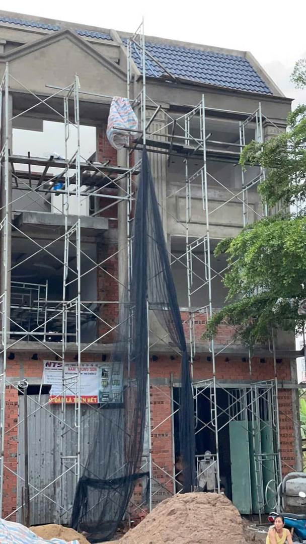 A building under construction with a netAI-generated content may be incorrect.