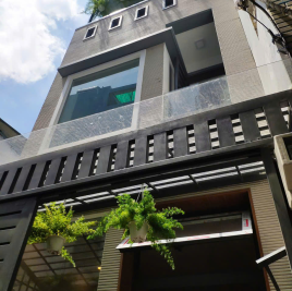 Nhà em Quỳnh và Thương ở quận 4
